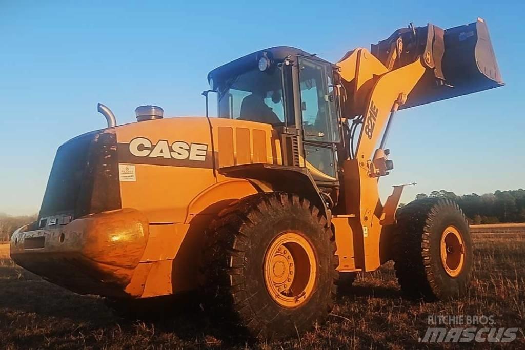 CASE 821 E Kolesové nakladače