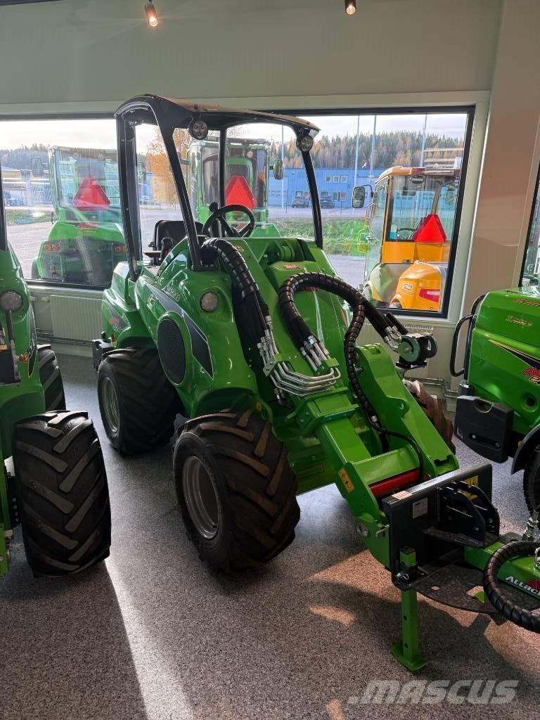 Avant 528 Šmykom riadené nakladače