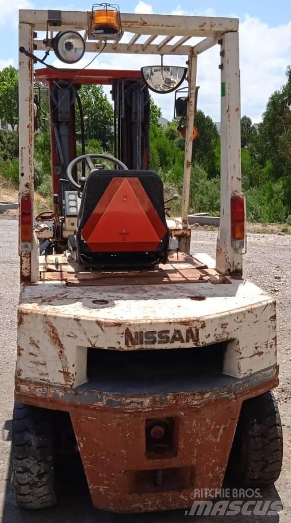 Nissan EH02A20U Dieselové vozíky
