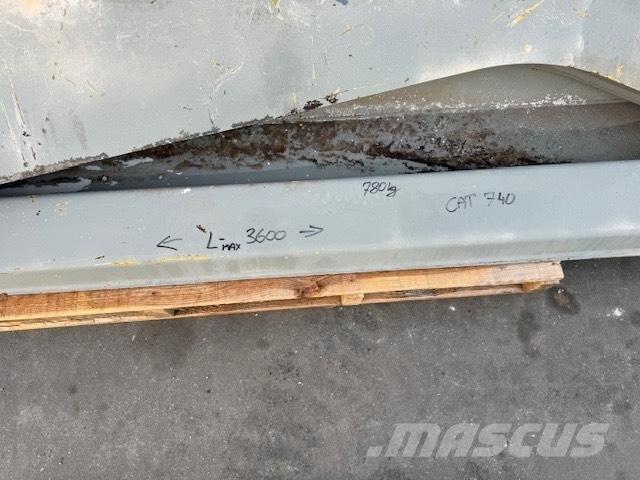 CAT 740 TAILGATE Kĺbové nákladné autá
