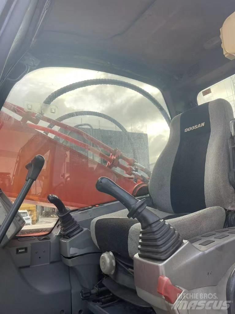 Doosan DX300LC-9C Pásové rýpadlá