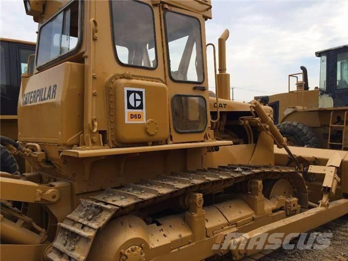 CAT D 6 D Pásové dozéry