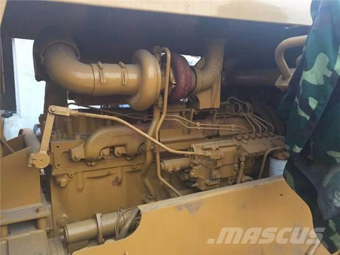 CAT D 6 D Pásové dozéry