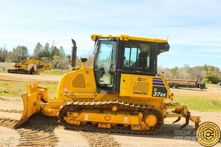 Komatsu D 37 EX Pásové dozéry