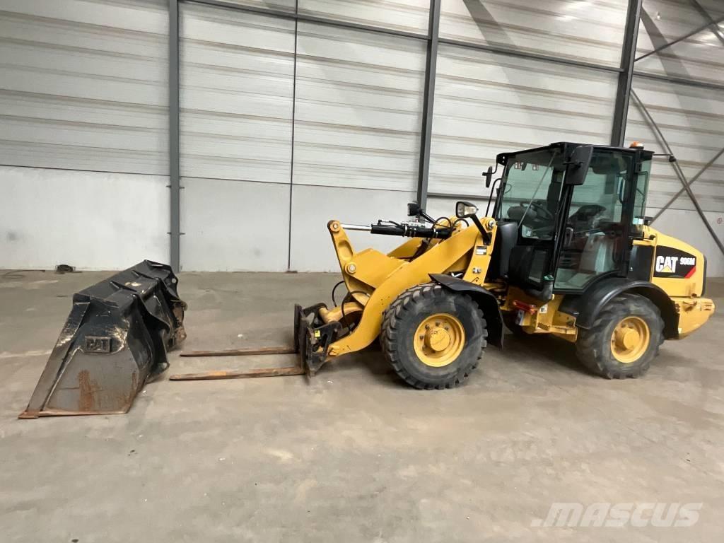 CAT 906 M Kolesové nakladače