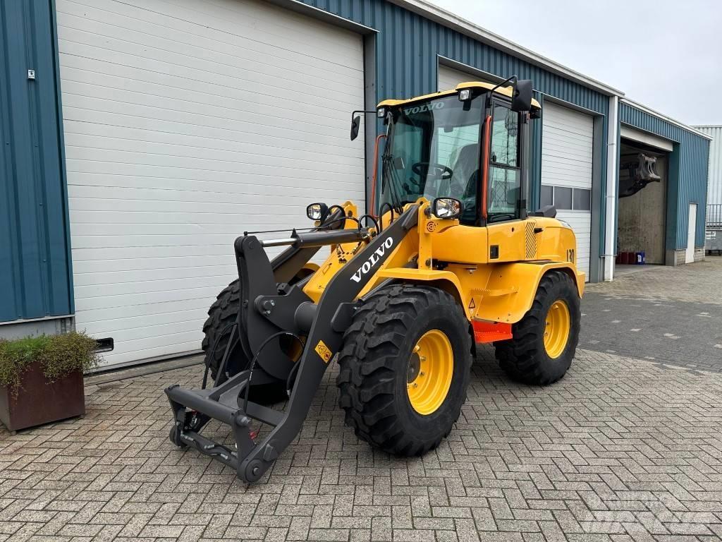 Volvo L30HS Kolesové nakladače