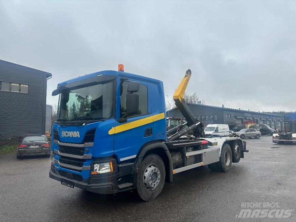 Scania P 360 Hákový nosič kontajnerov