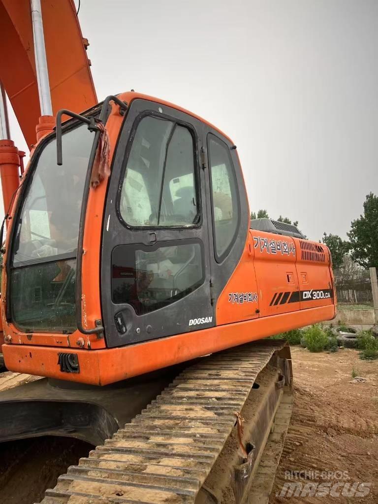 Doosan DX300LCA Pásové rýpadlá