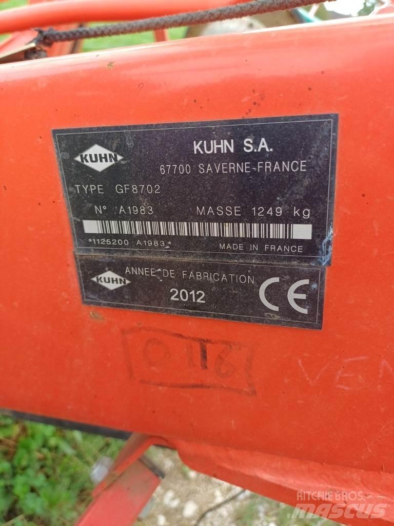 Kuhn GF 8702 Obracače a zhrabovače sena