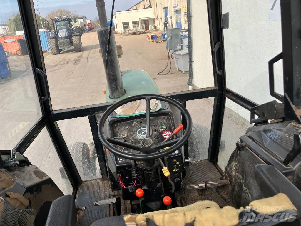 John Deere 3130 Traktory