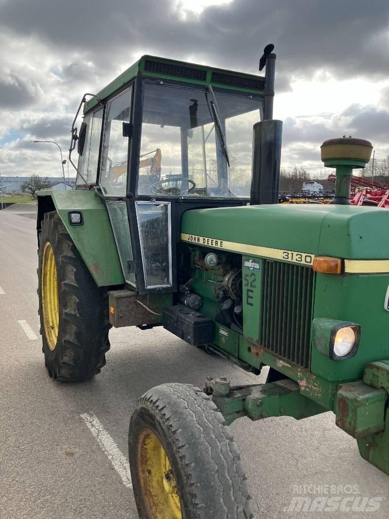 John Deere 3130 Traktory