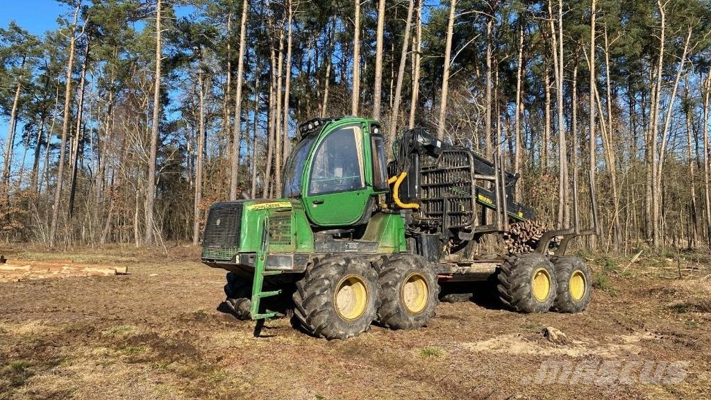 John Deere 1010 E Lesné traktory