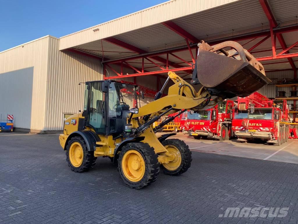 CAT 908M Kolesové nakladače