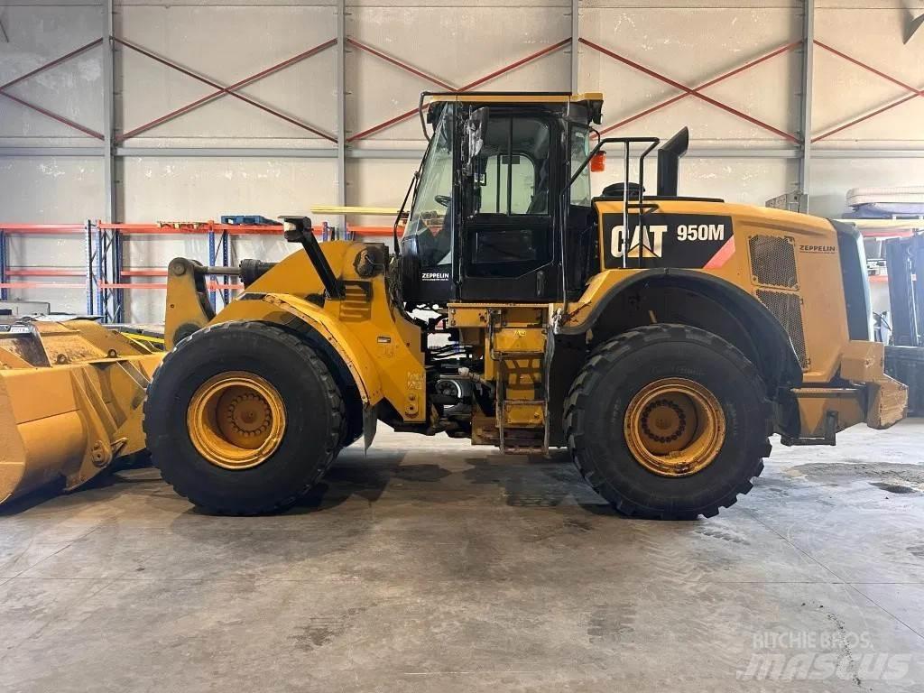 CAT 950M Kolesové nakladače