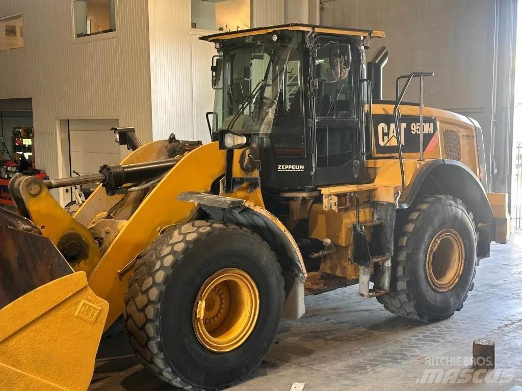 CAT 950M Kolesové nakladače