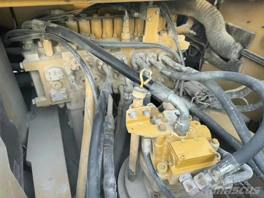 CAT 330 Pásové rýpadlá