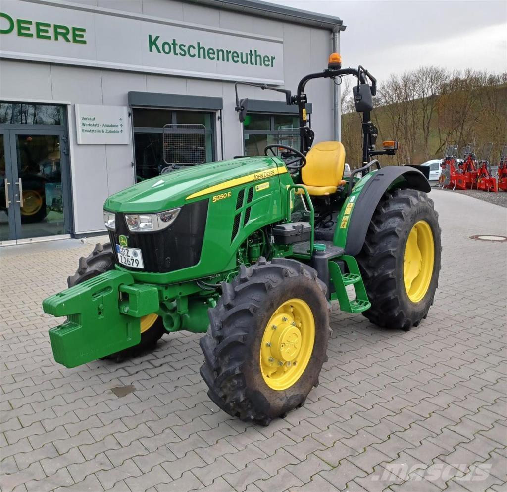 John Deere 5050E Traktory