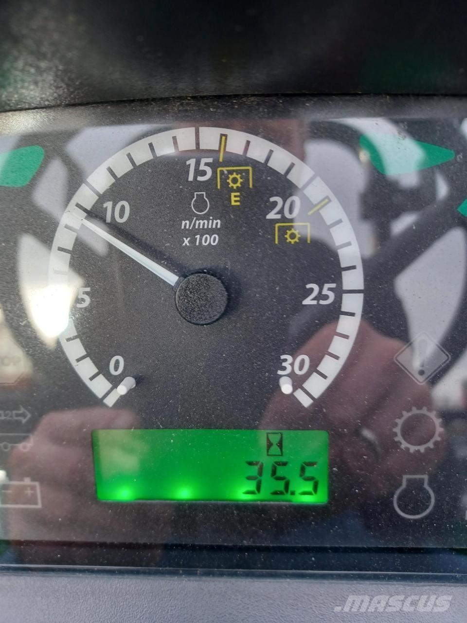 John Deere 5050E Traktory