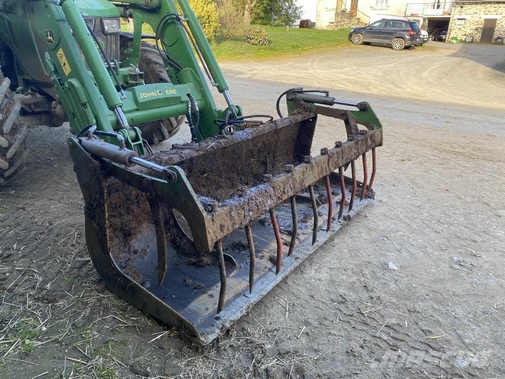 John Deere 5100 R Traktory