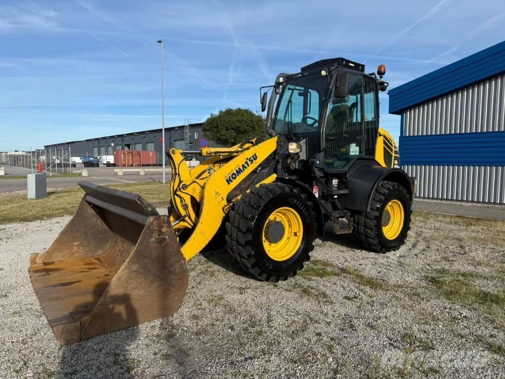 Komatsu WA100 M-7 Kolesové nakladače