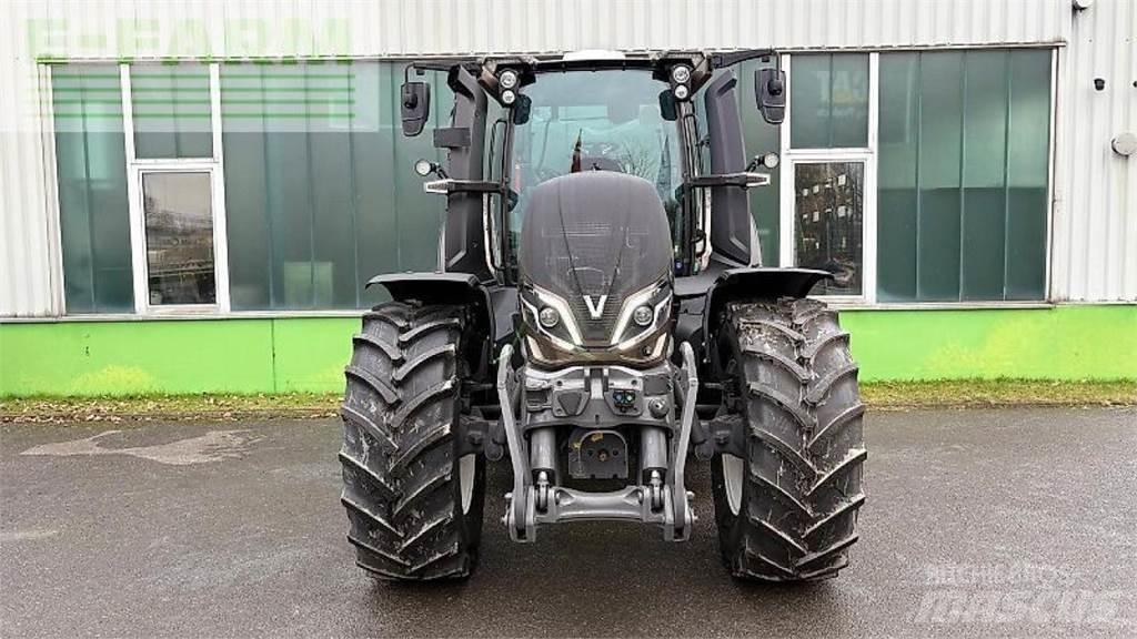 Valtra q 285 Traktory