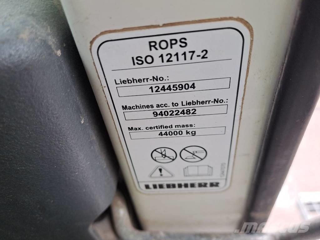 Liebherr R 946 Pásové rýpadlá