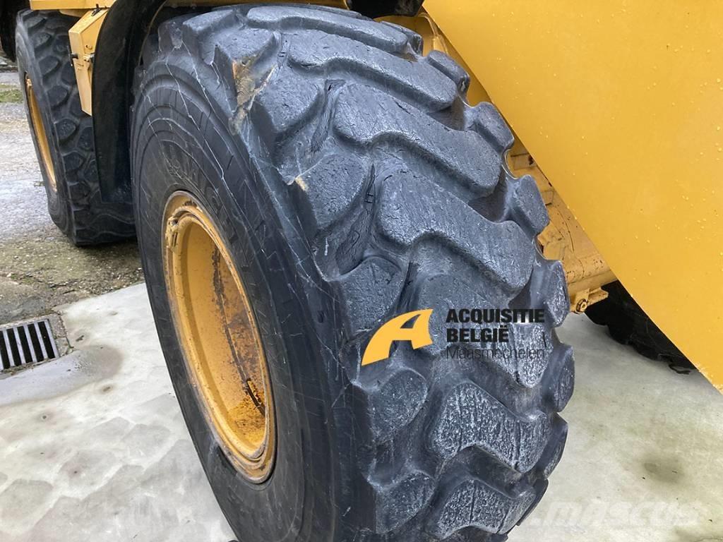 CAT 930M Kolesové nakladače
