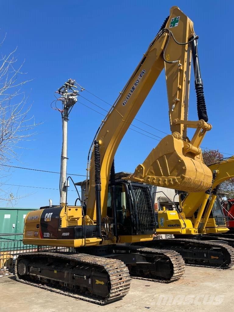 CAT 323D2 Pásové rýpadlá