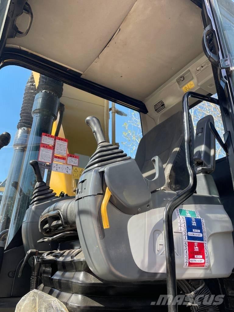 CAT 323D2 Pásové rýpadlá