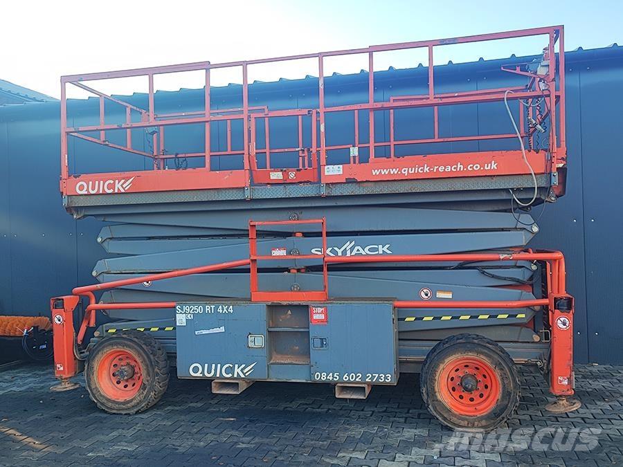 SkyJack SJ 9250 Nožnicové zdvíhacie plošiny