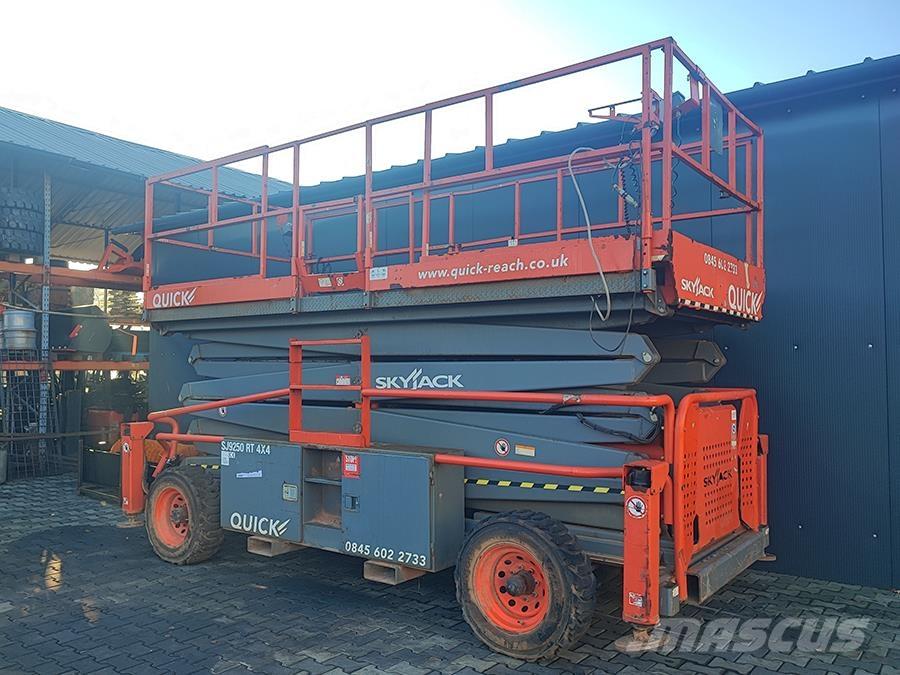 SkyJack SJ 9250 Nožnicové zdvíhacie plošiny