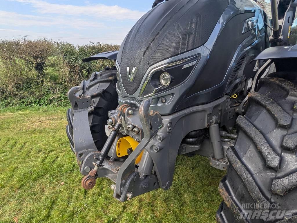 Valtra T 254 Traktory