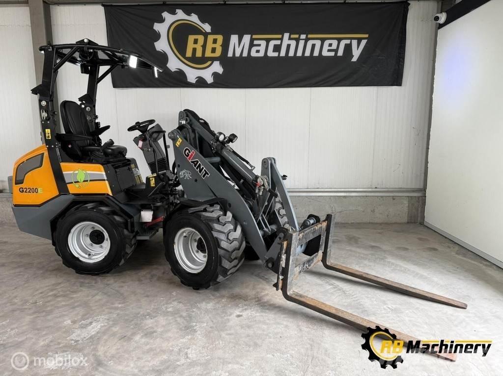 GiANT G2200E Kolesové nakladače