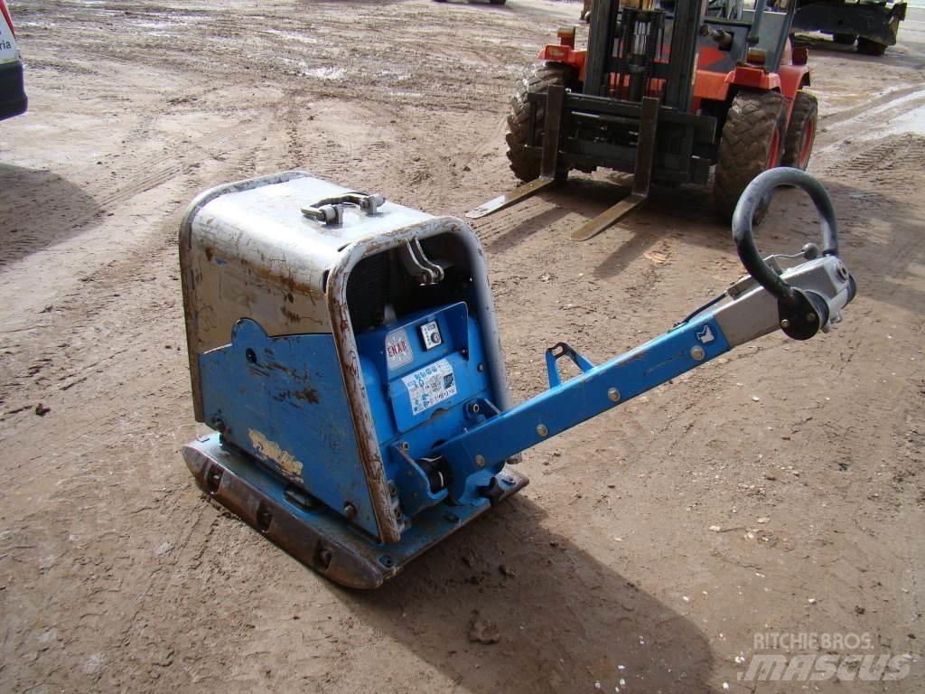Weber CR 8 Pôdne kompaktory
