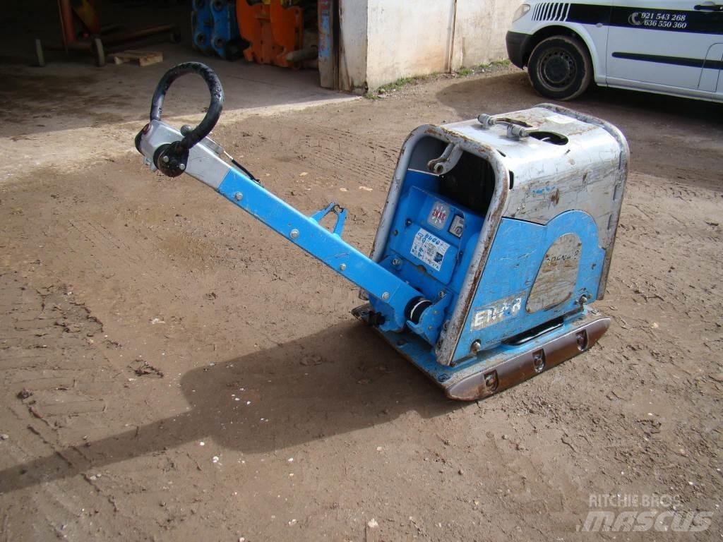 Weber CR 8 Pôdne kompaktory
