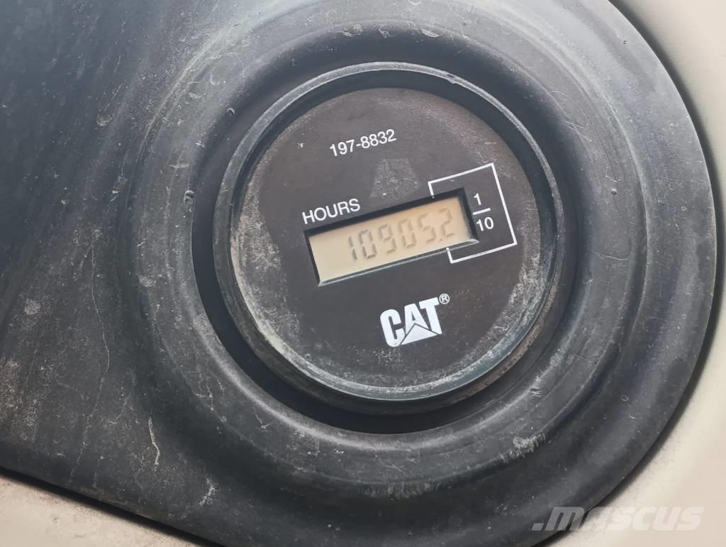 CAT M 318 C Kolesové rýpadlá