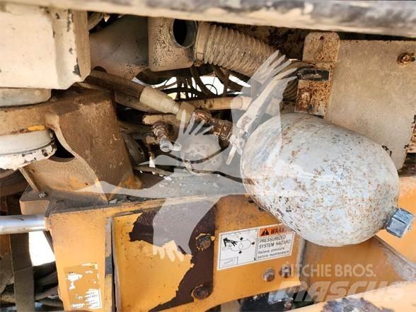 CASE 521F Kolesové nakladače