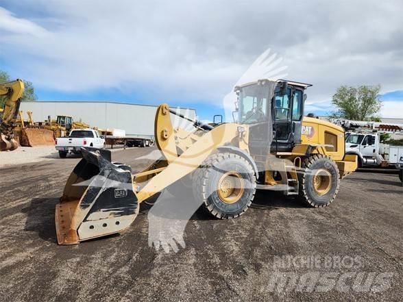 CAT 930M Kolesové nakladače