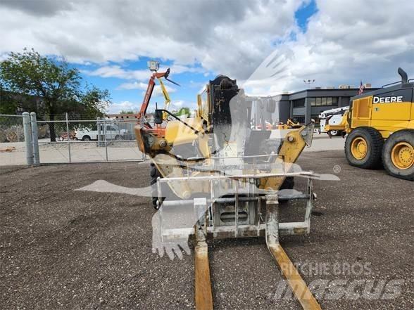 CAT TL1055D Teleskopické manipulátory