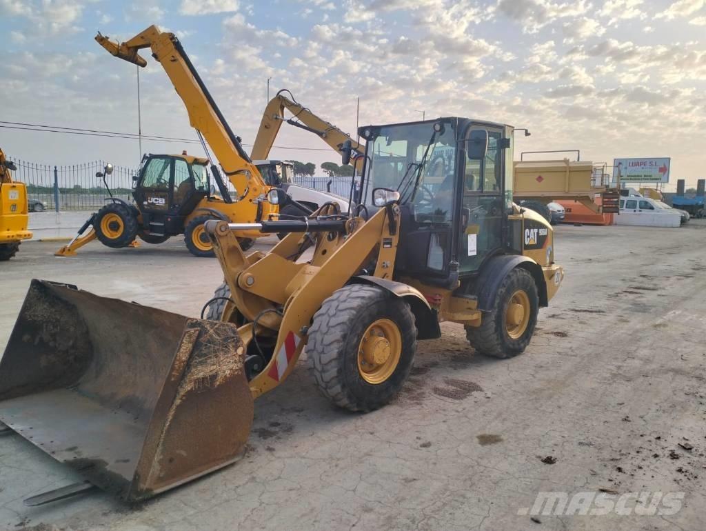 CAT 906M Kolesové nakladače