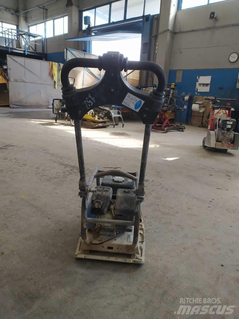 Weber CF2 Pôdne kompaktory