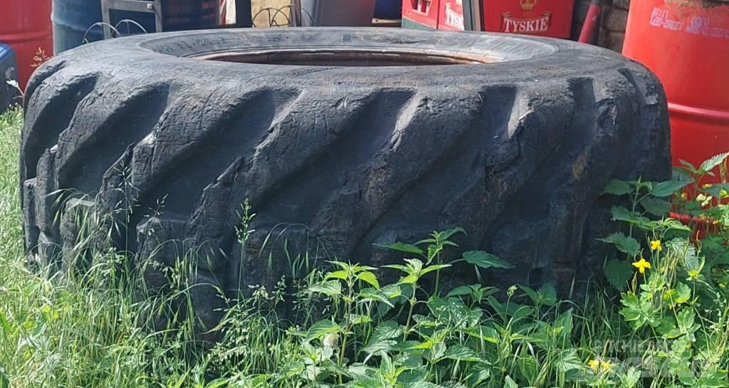 Komatsu 895 Pneumatiky, kolesá a ráfiky