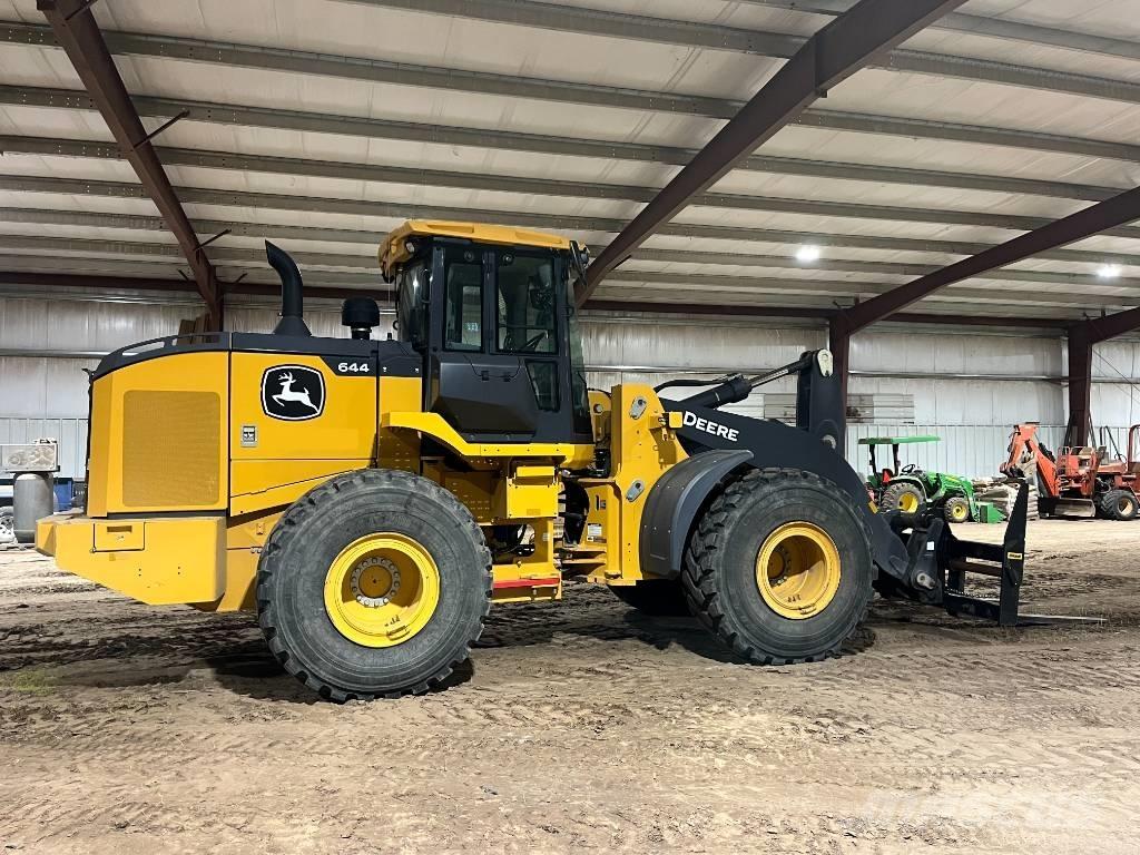 John Deere 644P Kolesové nakladače