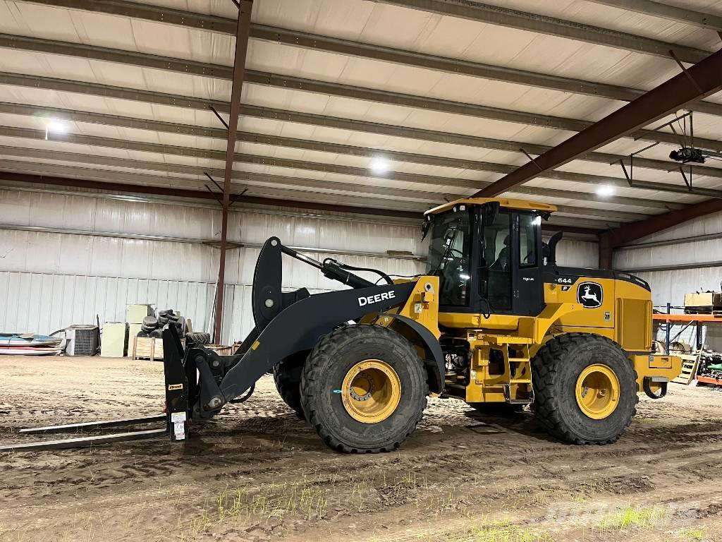 John Deere 644P Kolesové nakladače