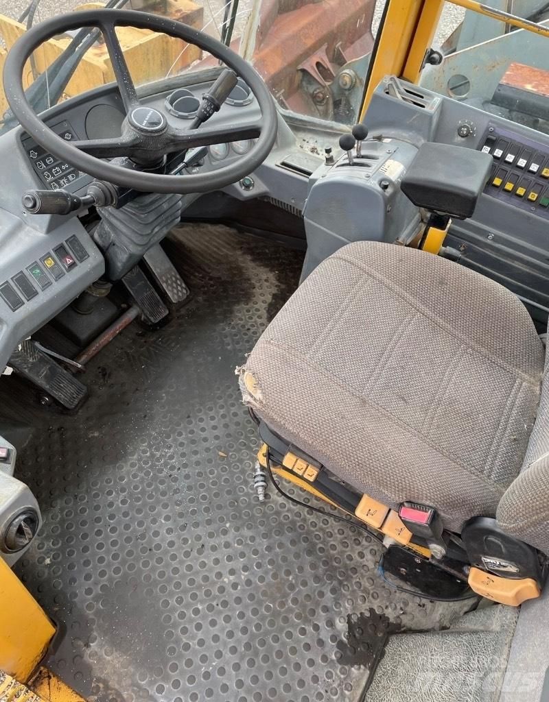 Volvo L120C Kolesové nakladače