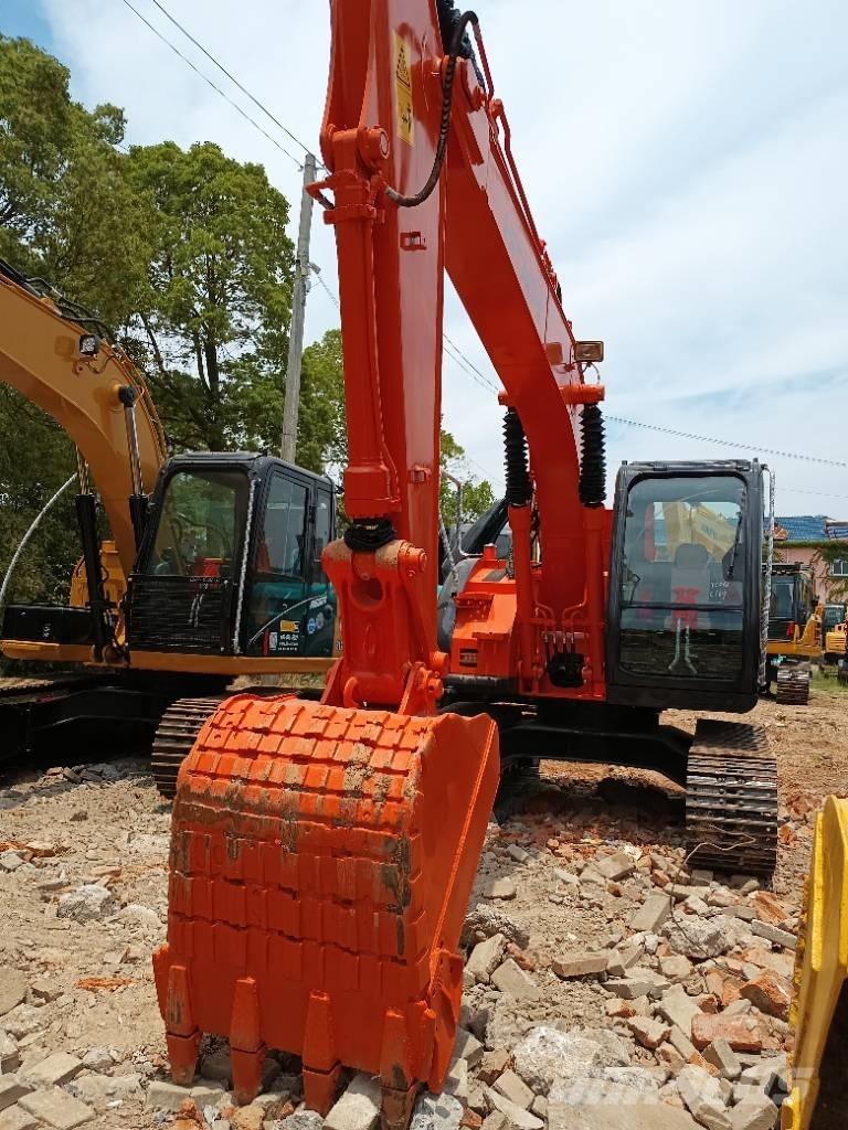Hitachi ZX 135 Pásové rýpadlá
