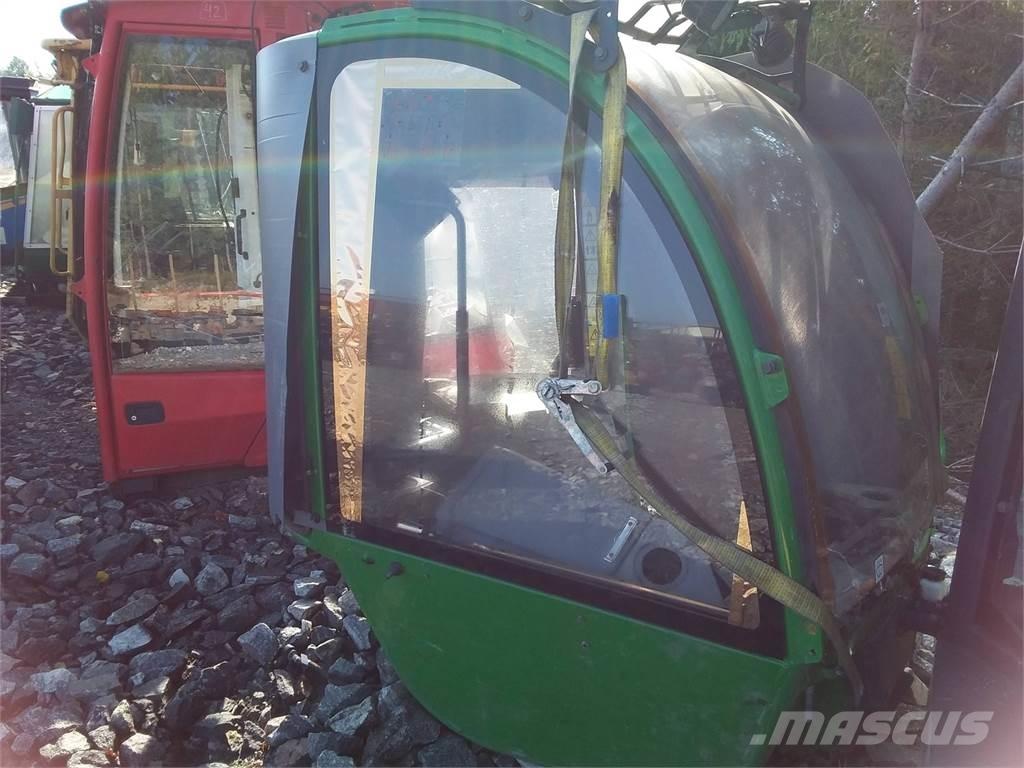 John Deere 1270e Kabíny a interiér