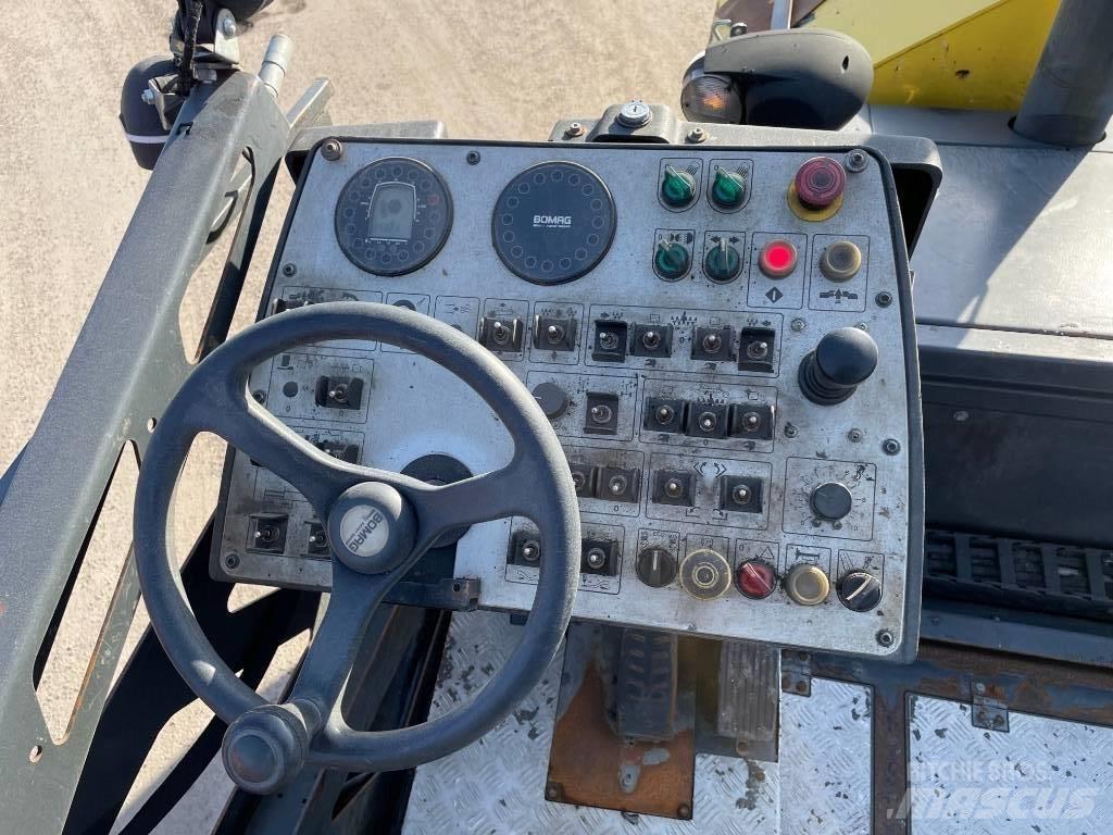 Bomag BF 300 P Finišéry