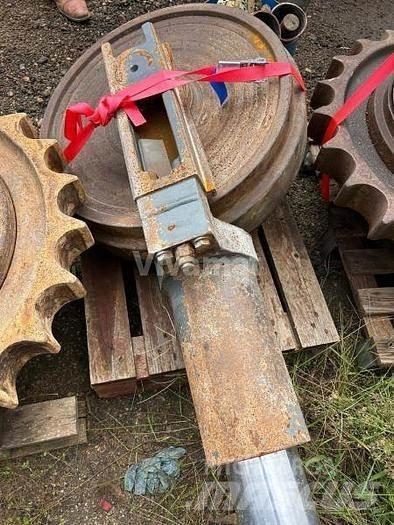 Liebherr R954CHD Pneumatiky, kolesá a ráfiky