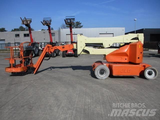 JLG E400AJP (817) Kompaktné samohybné kĺbové plošiny
